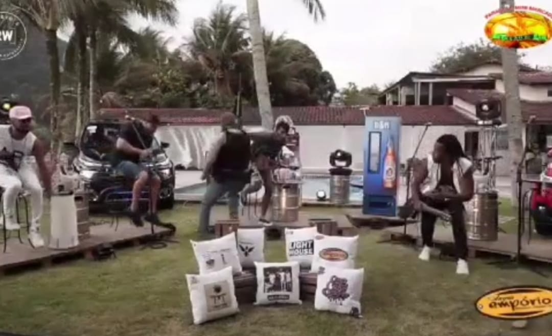 VÍDEO: Tiroteio interrompe live de grupo de pagode; assista