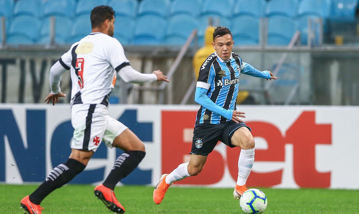 Brasileirão tem duelo de invictos neste domingo