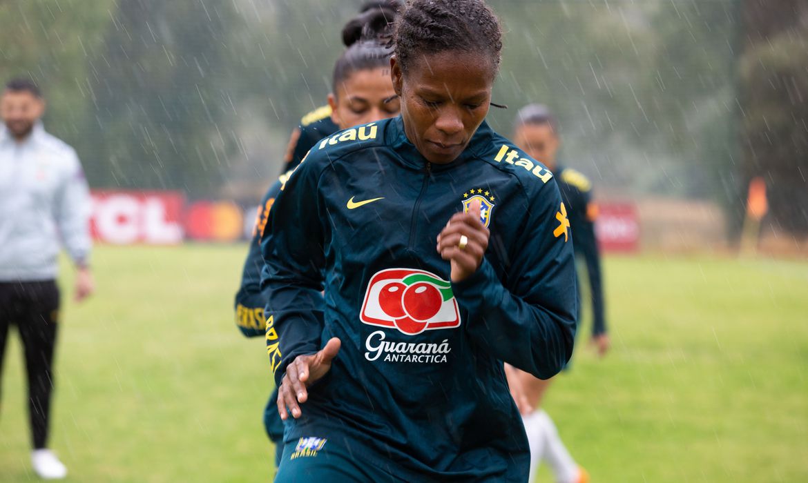 Seleção Brasileira de Futebol Feminino inicia treinos na Europa