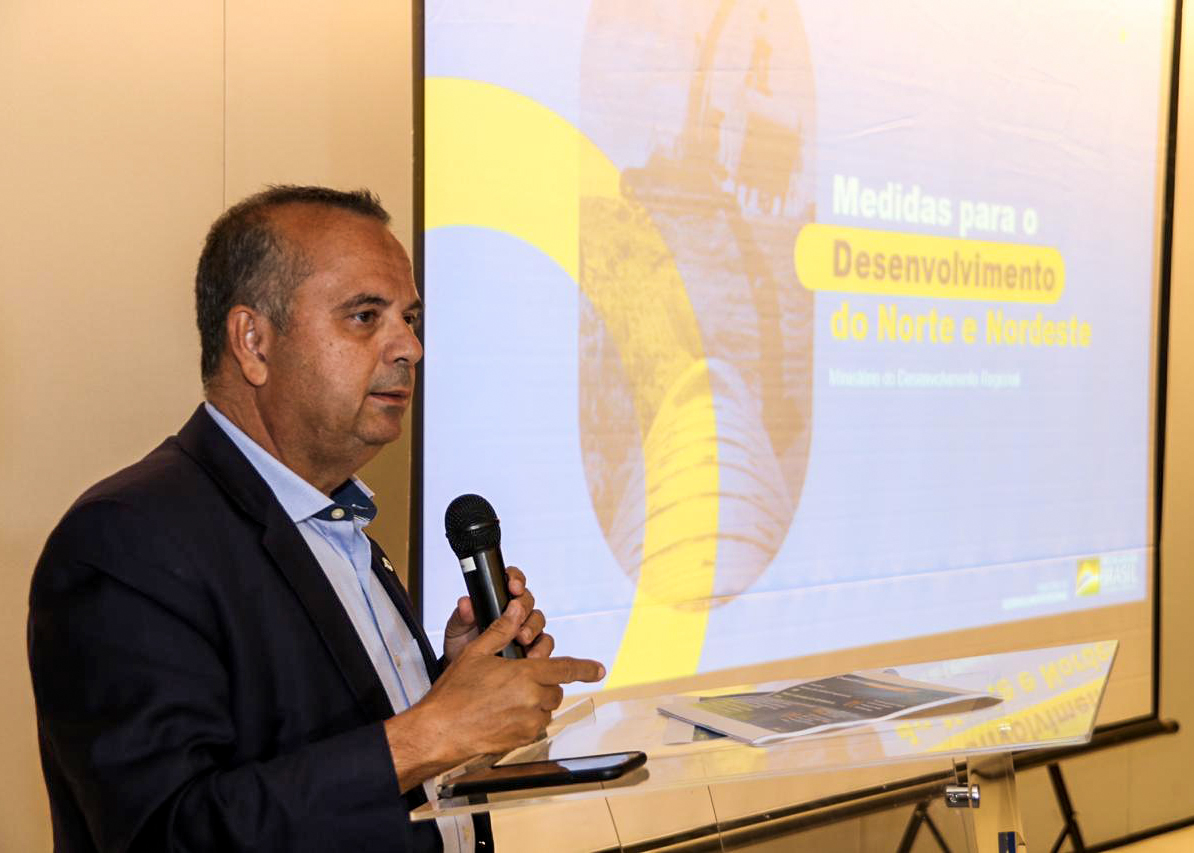 "Brasil é um cemitério de obras", diz ministro do RN