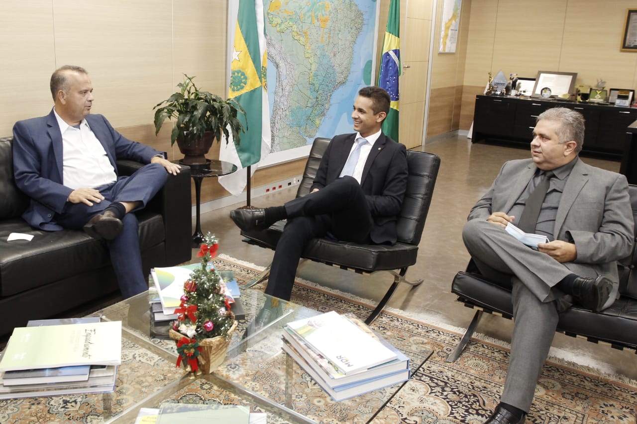 Ministro Rogério Marinho apresenta projetos do MDR a prefeito eleito de Mossoró