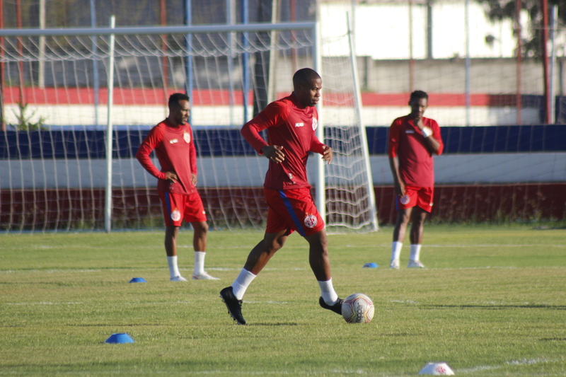 América realiza treino tático em Fortaleza, onde enfrenta o Floresta amanhã