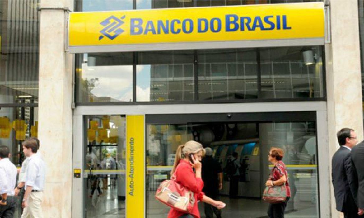 Banco do Brasil vai fechar mais de 300 unidades e demitir 5 mil funcionários