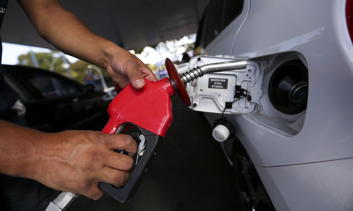 Gasolina supera os R$ 5 em Natal após novo reajuste