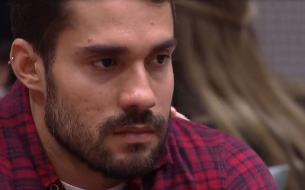 BBB21: no dia seguinte à eliminação, ex-participante reposta foto com #GloboLixo