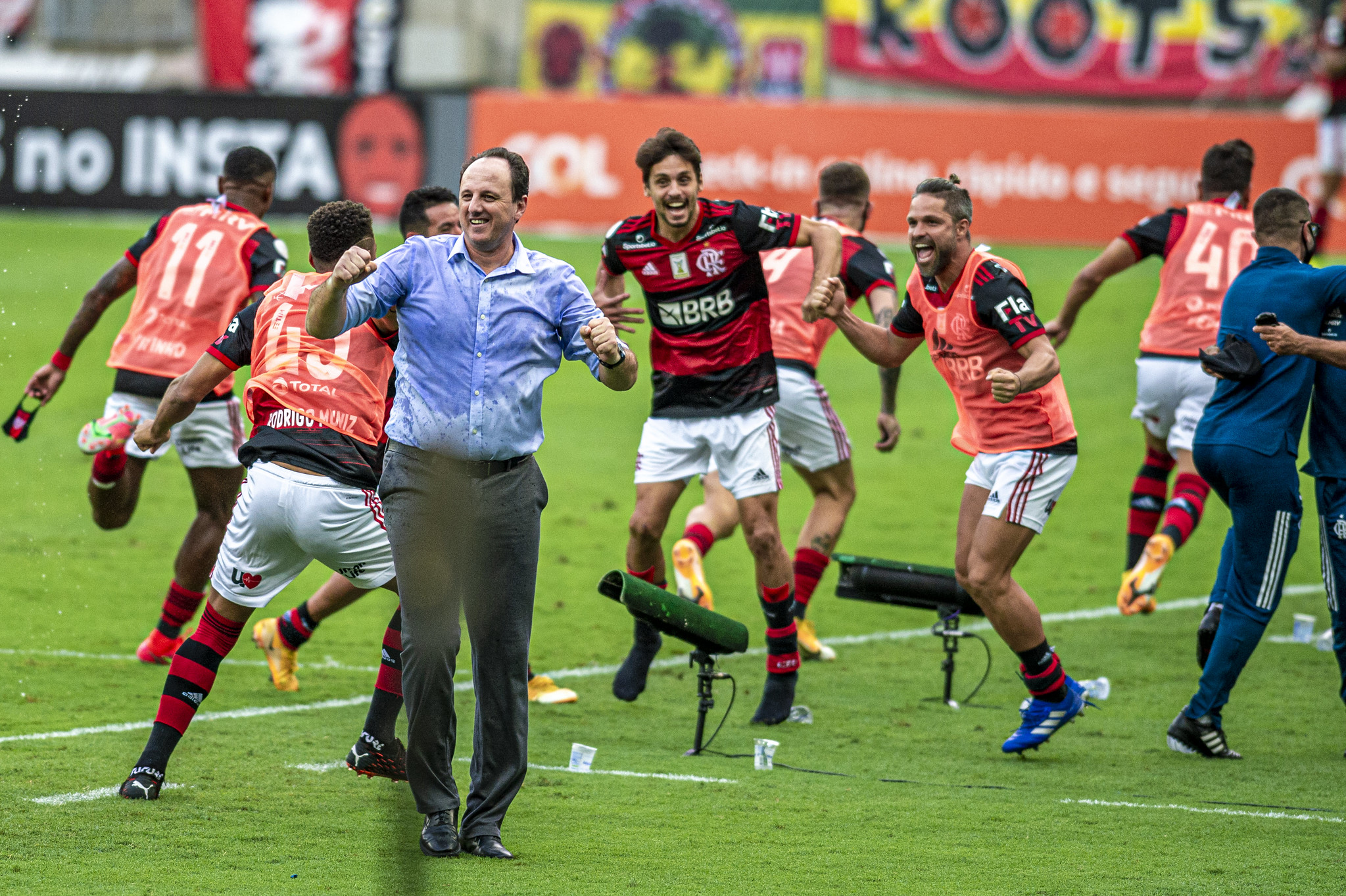Fla vence o Inter de virada e assume liderança na penúltima rodada