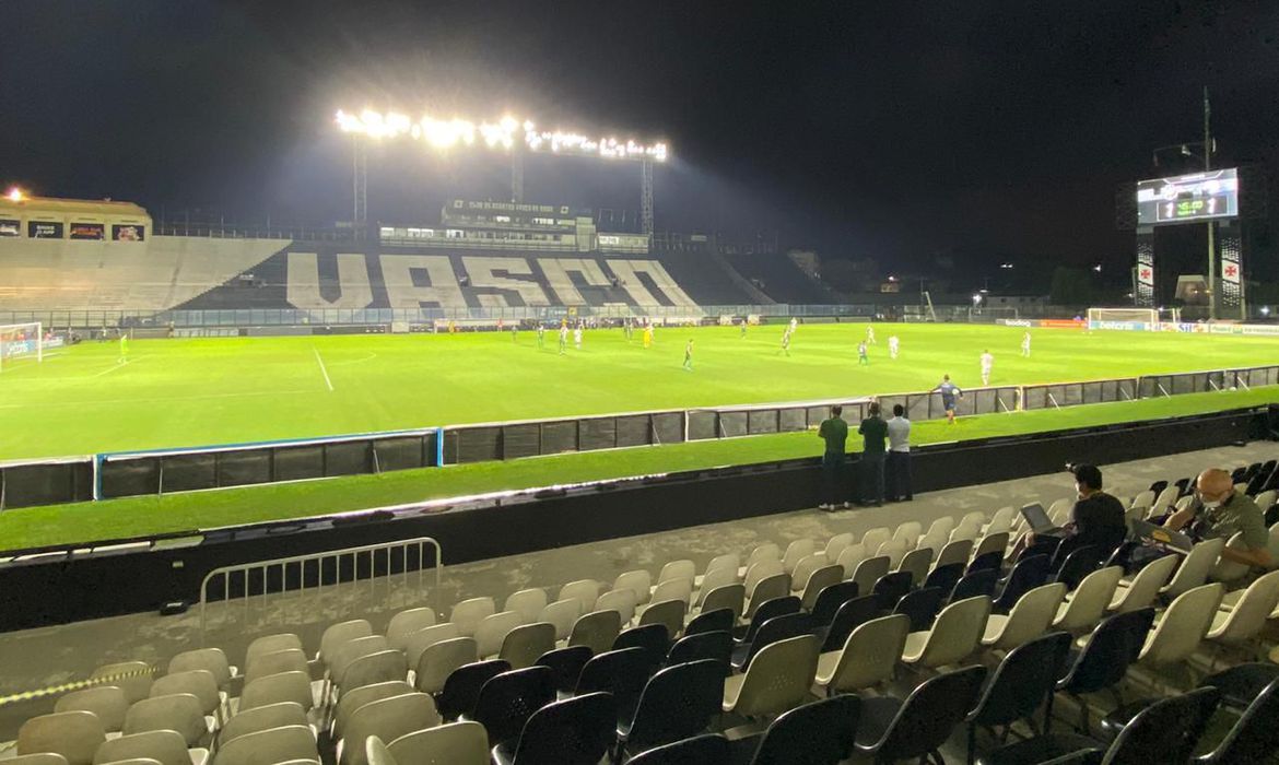 Em meio à reestruturação, Vasco enfrenta Nova Iguaçu pelo Carioca