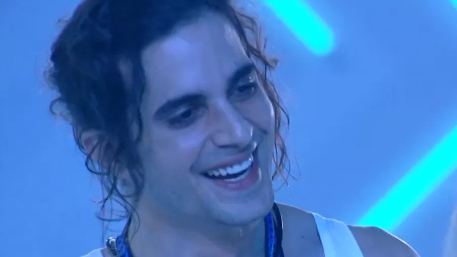 VÍDEO: Fiuk tenta 'encoxar' João em festa e leva cortada; veja