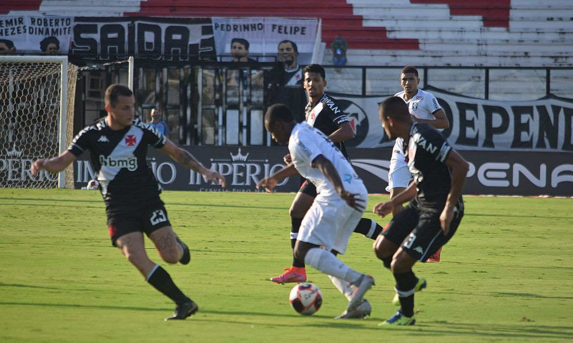 Vasco termina Taça Guanabara com vitória e marca histórica de Cano