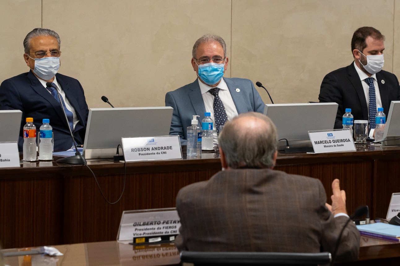 Economia terá problema enquanto todos não forem vacinados, diz presidente da CNI