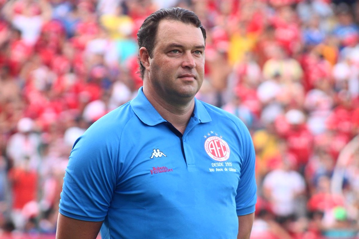 Ex-técnico de ABC e América é internado com Covid