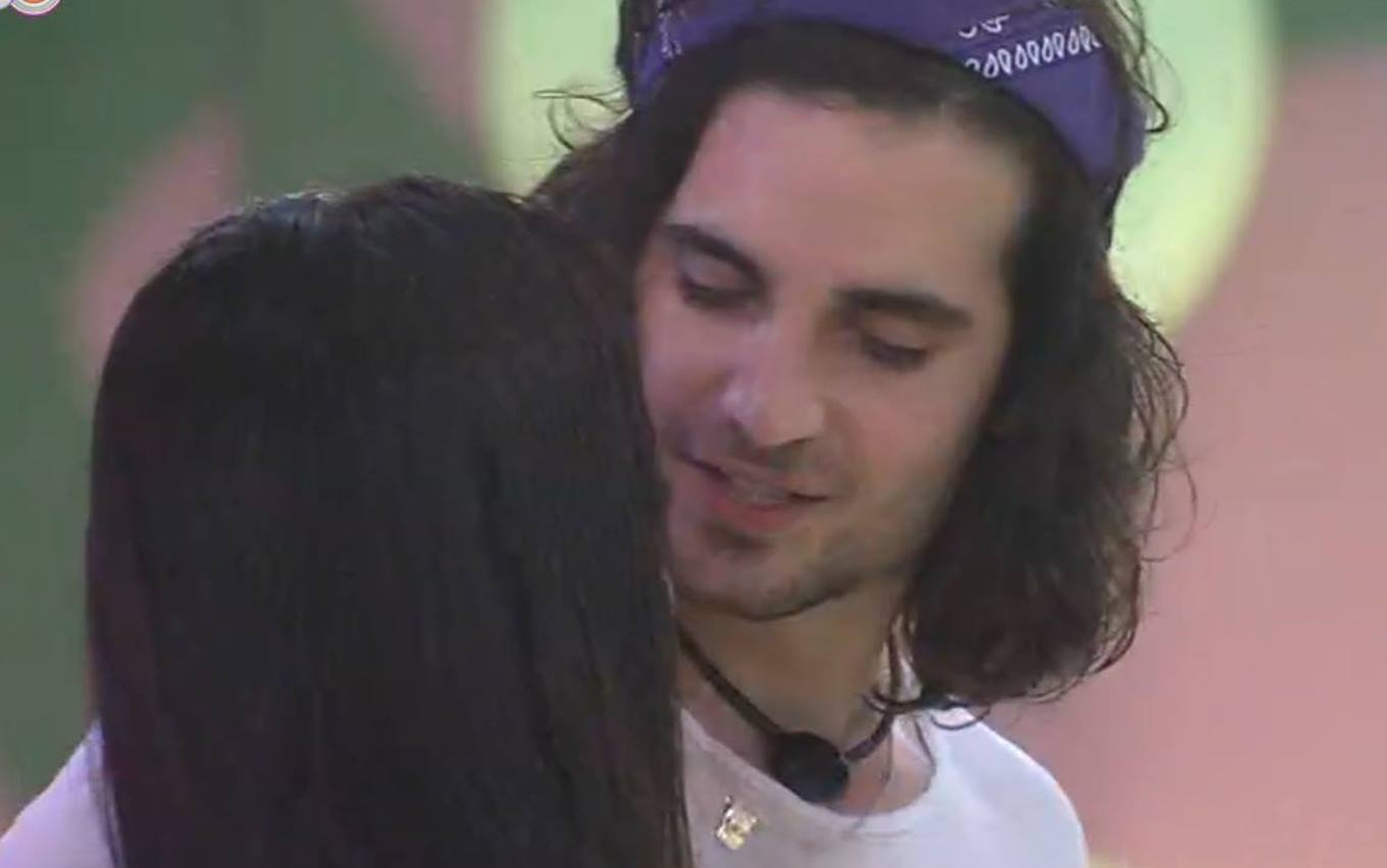 VÍDEO: Juliette e Fiuk se beijam pela primeira vez no BBB