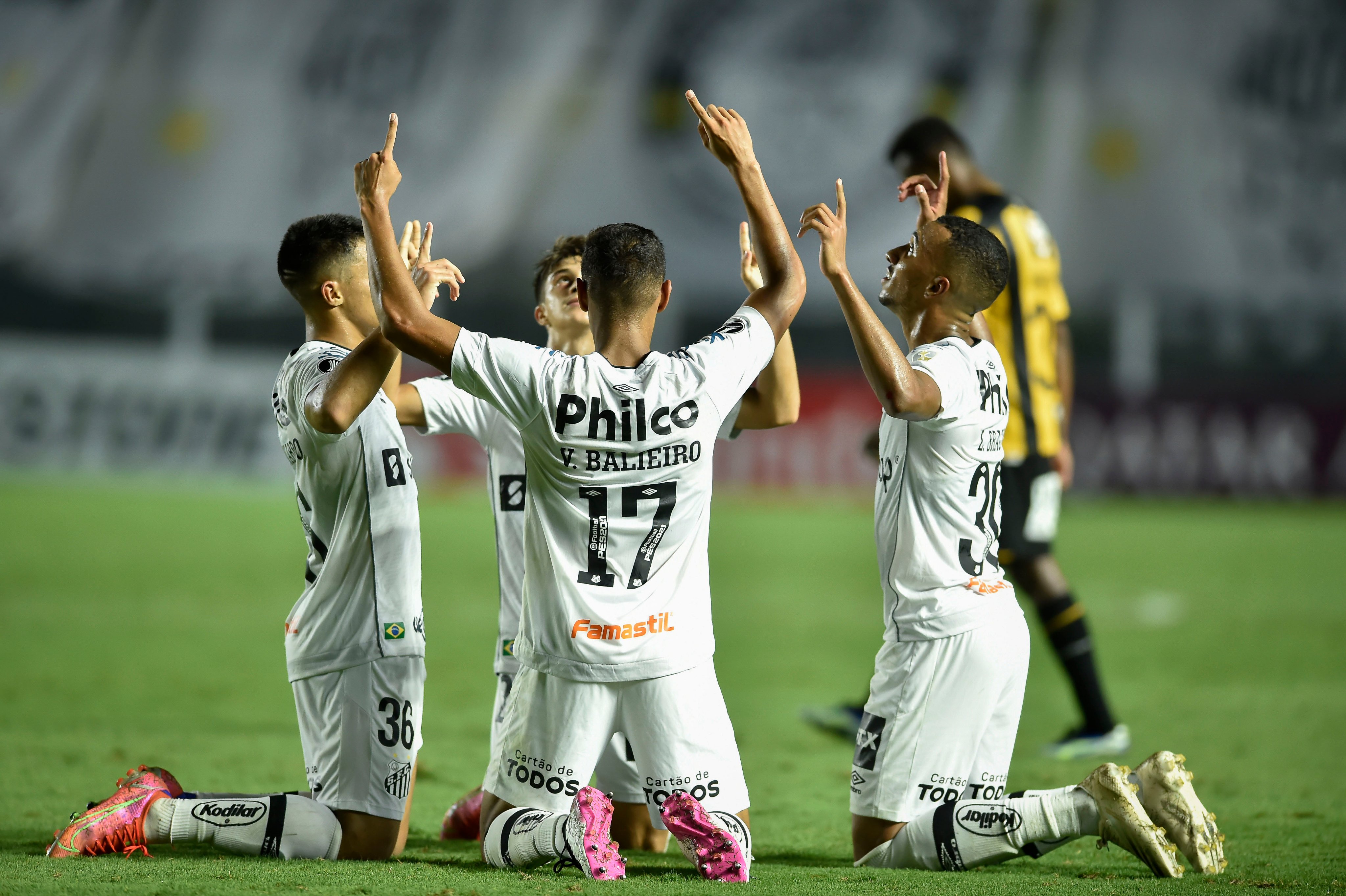 Libertadores: Santos se recupera e vence a primeira na fase de grupos