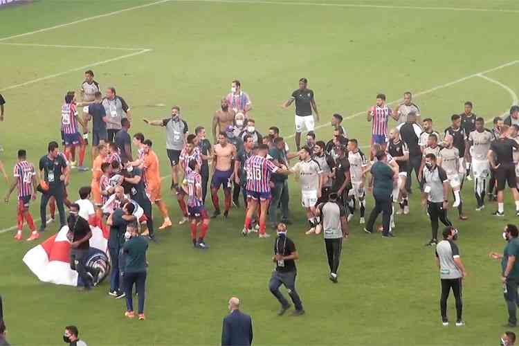 Final da Copa do Nordeste termina em briga generalizada; veja o vídeo