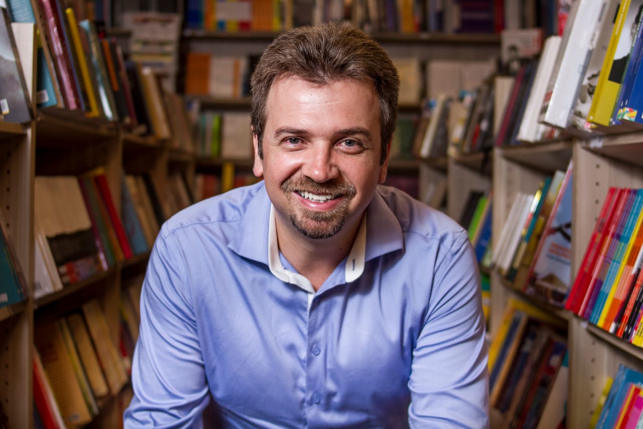 Professor da UFRN lança livro de ficção científica