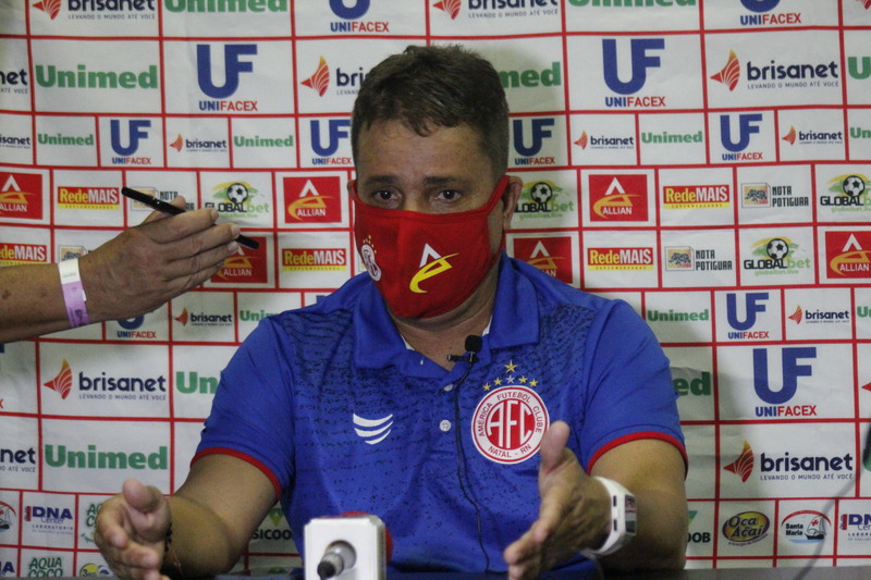 Evaristo Piza não é mais treinador do América