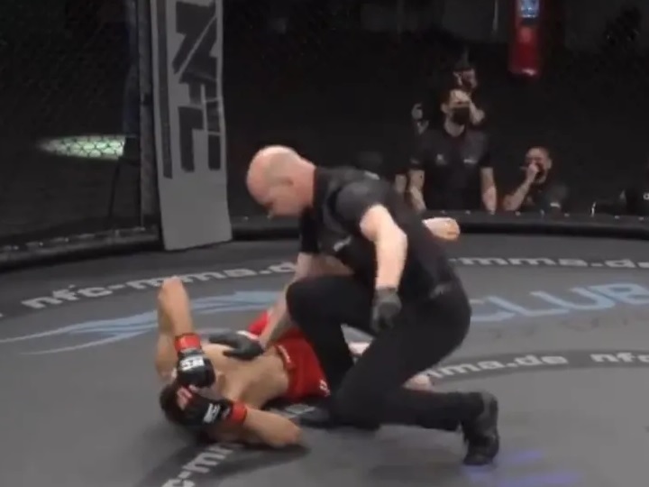 Lutador tem lesão assustadora em evento de MMA; assista