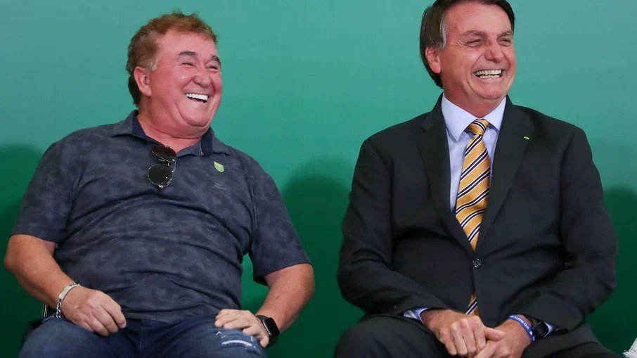 Amado Batista sai em defesa de Bolsonaro e detona Lula: "ladrão"