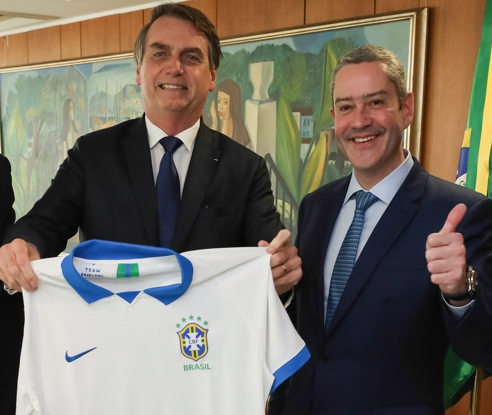 Presidente da CBF prometeu anunciar treinador alinhado com Bolsonaro, diz site