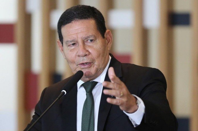 Mourão critica Tite e ironiza: "Cuiabá está precisando de técnico"