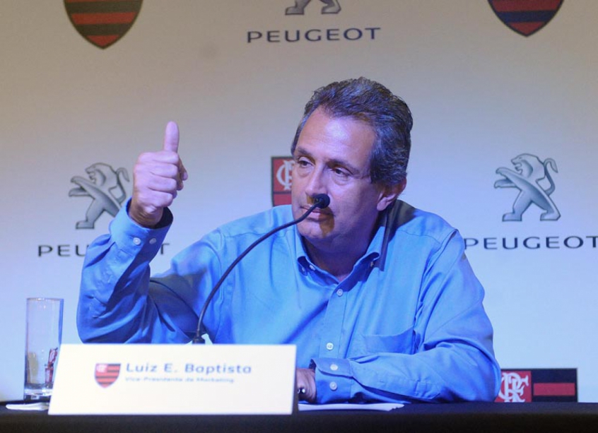 Dirigente do Fla quer torcida nos estádios: "Covid é natural, todos vamos pegar"