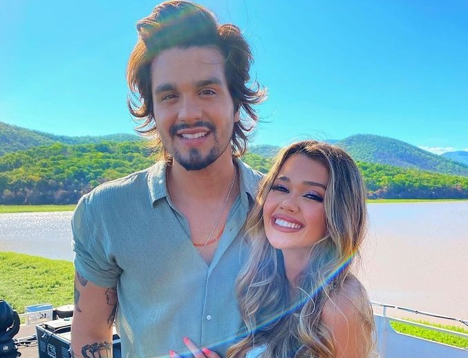 Youtuber confirma affair com famoso cantor sertanejo