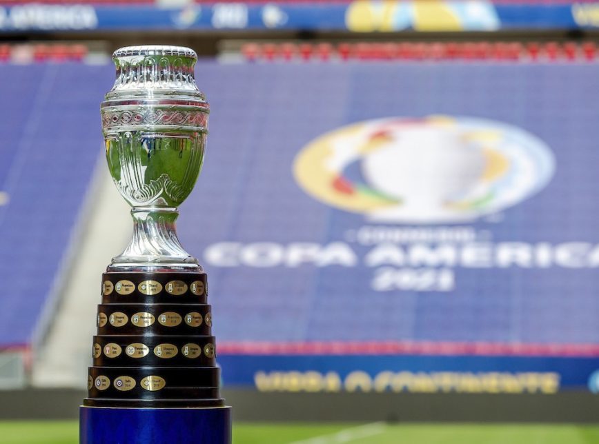 Atacante de seleção é multado em R$ 100 mil por criticar Copa América