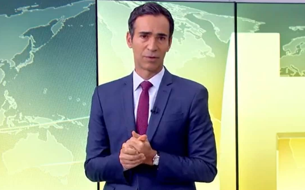 Cesar Tralli se emociona ao anunciar morte de colega no 'Jornal Hoje'