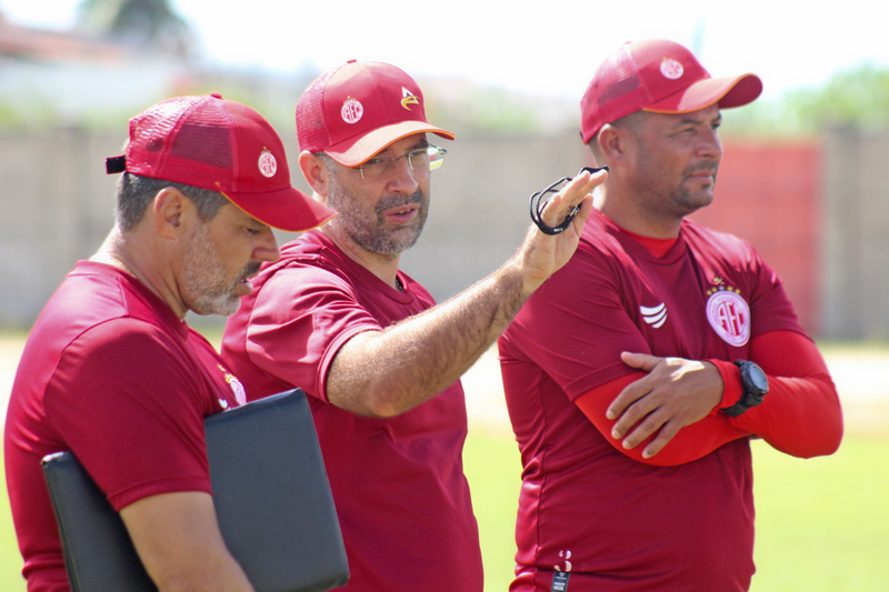 Após apenas três jogos, clube potiguar anuncia demissão de técnico