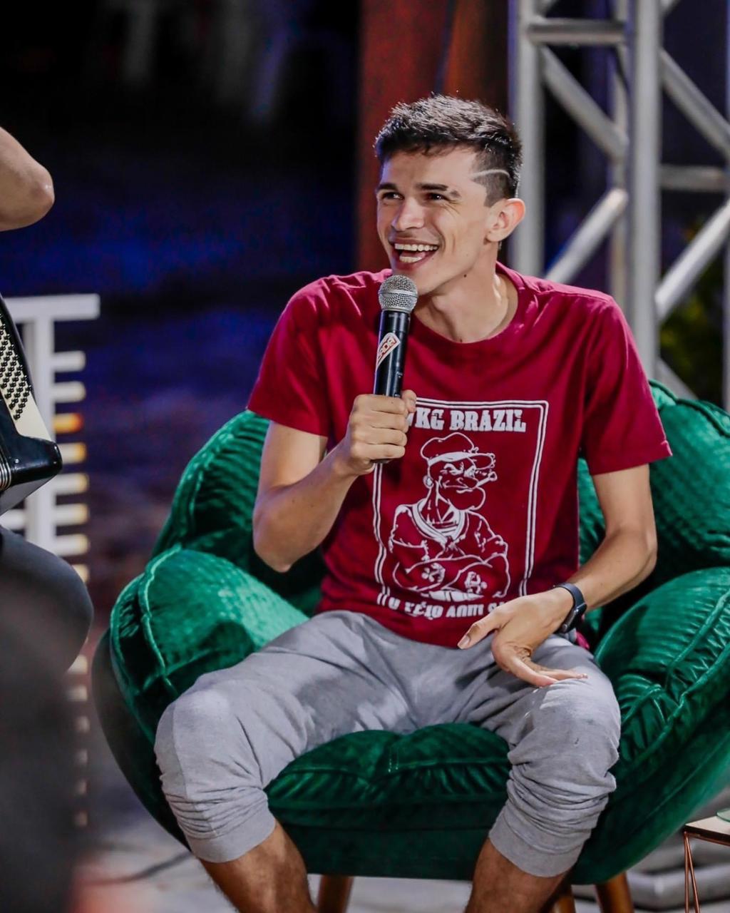 Humorista potiguar estoura na internet com vídeos de profissões “goumetizadas”