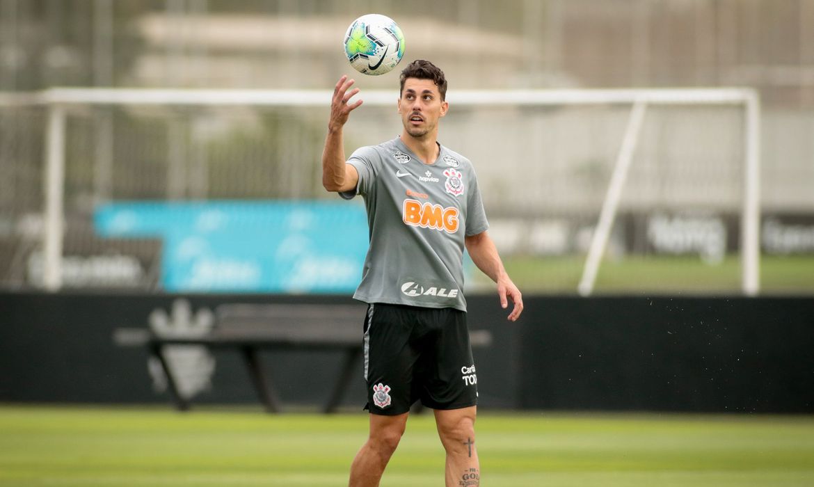 Corinthians demite jogador após ofensa racial