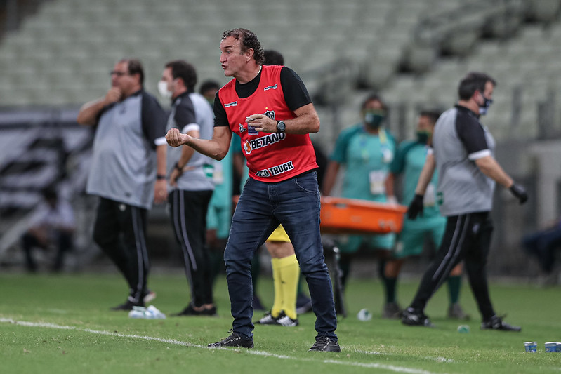 Árbitro relata em súmula que técnico da Série A o ameaçou de agressão