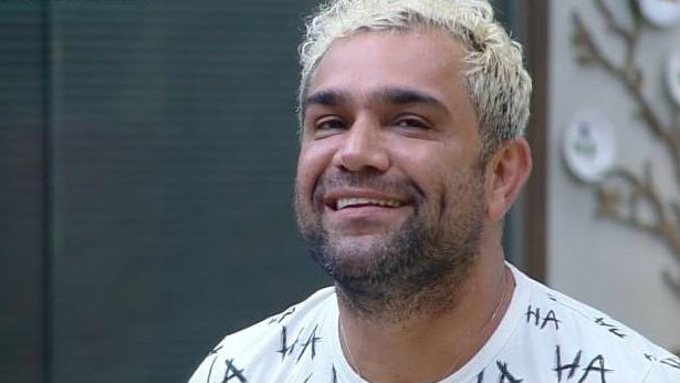 Viciado em drogas, humorista brasileiro ficará um ano internado em clínica de reabilitação