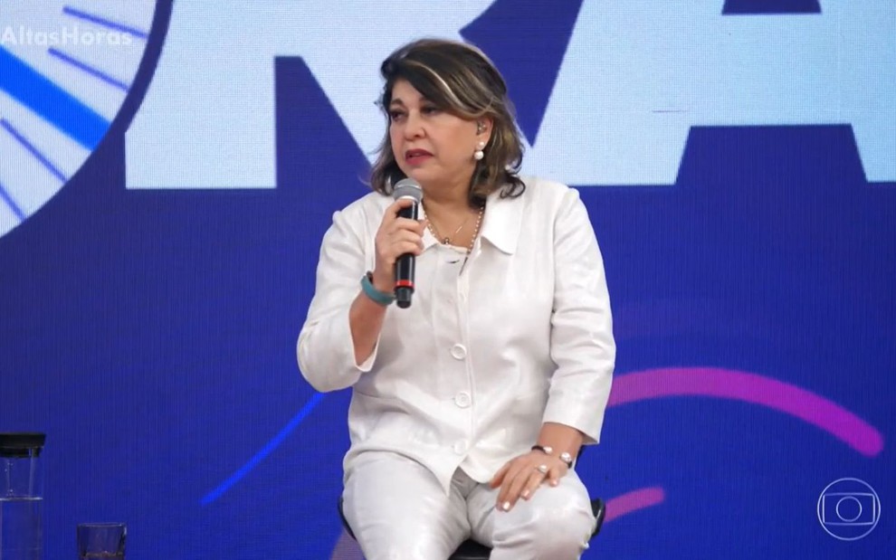 Roberta Miranda tem crise de choro no palco do Altas Horas: 'Muito angustiante'