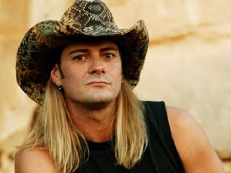 Ex-vocalista de famosa banda de rock morre aos 55 anos
