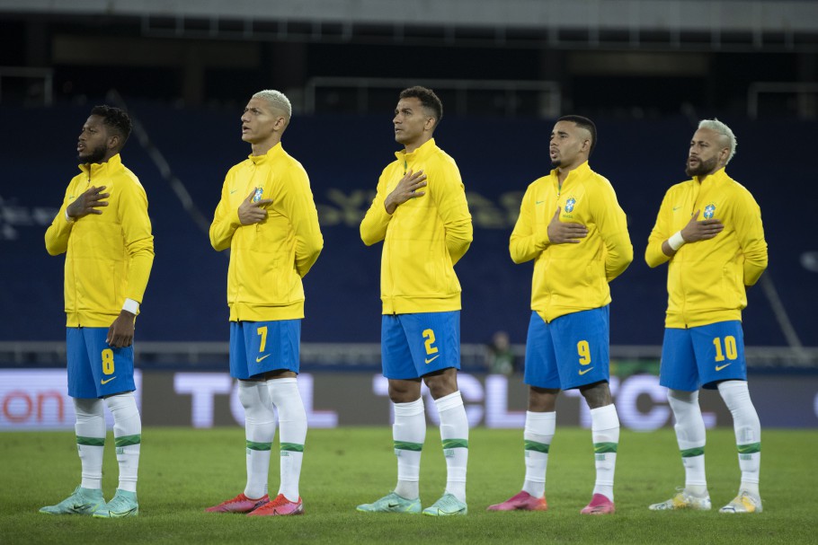 Bolsonaro diz que seleção não pode ser obrigada a usar nº 24: “Eu não uso 13”