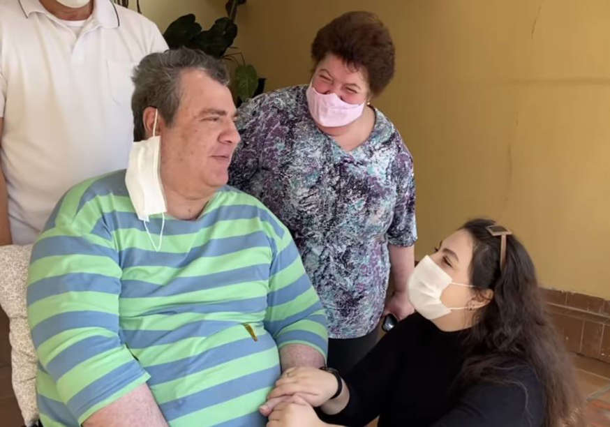 VÍDEO: Em dificuldade, ator consagrado na Globo compra carro adaptado com dinheiro de 'vaquinha'
