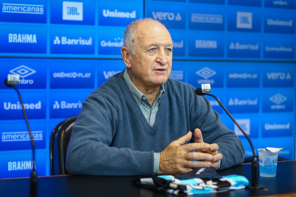 Técnico campeão do mundo com a seleção assume lanterna do Brasileirão: "Estou em casa"