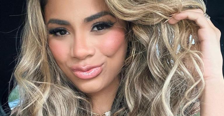 Famosa cantora brasileira aposta em fio dental e faz a temperatura subir no Instagram