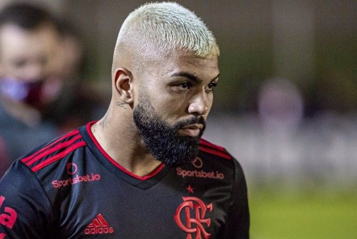 Vidente prevê tragédia com avião do Flamengo e faz coro para Gabigol não viajar à Argentina