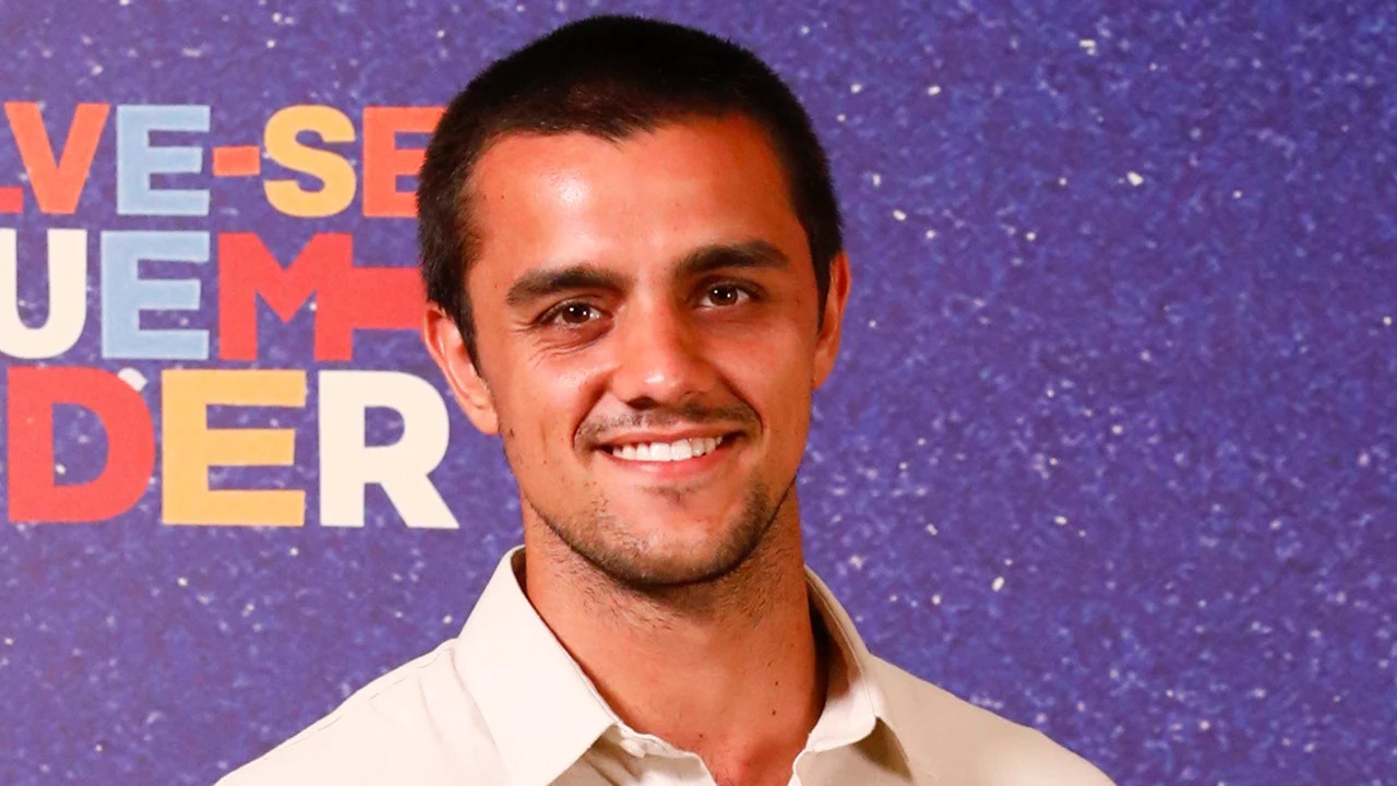 Colunista revela que Felipe Simas não renovou o contrato com a Globo após novela