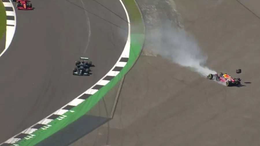 Hamilton usa frase de Senna para explicar manobra agressiva que resultou em colisão
