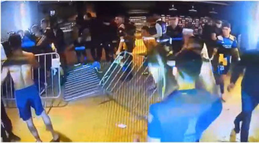 VÍDEO: Boca provoca confusão no Mineirão, tenta agredir presidente do Galo e tem jogadores presos