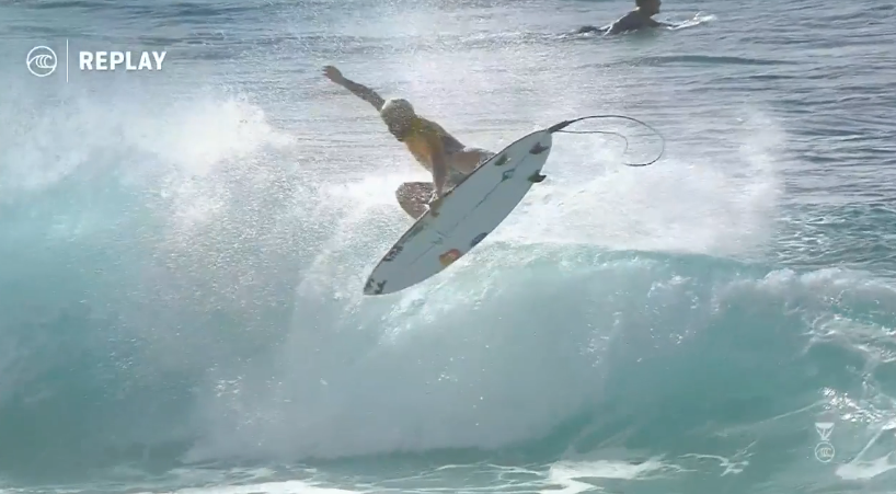Ítalo Ferreira vence bateria em estreia do surfe e avança nas Olimpíadas
