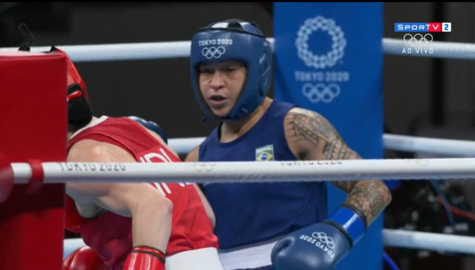 Beatriz Ferreira perde para irlandesa e é prata no boxe