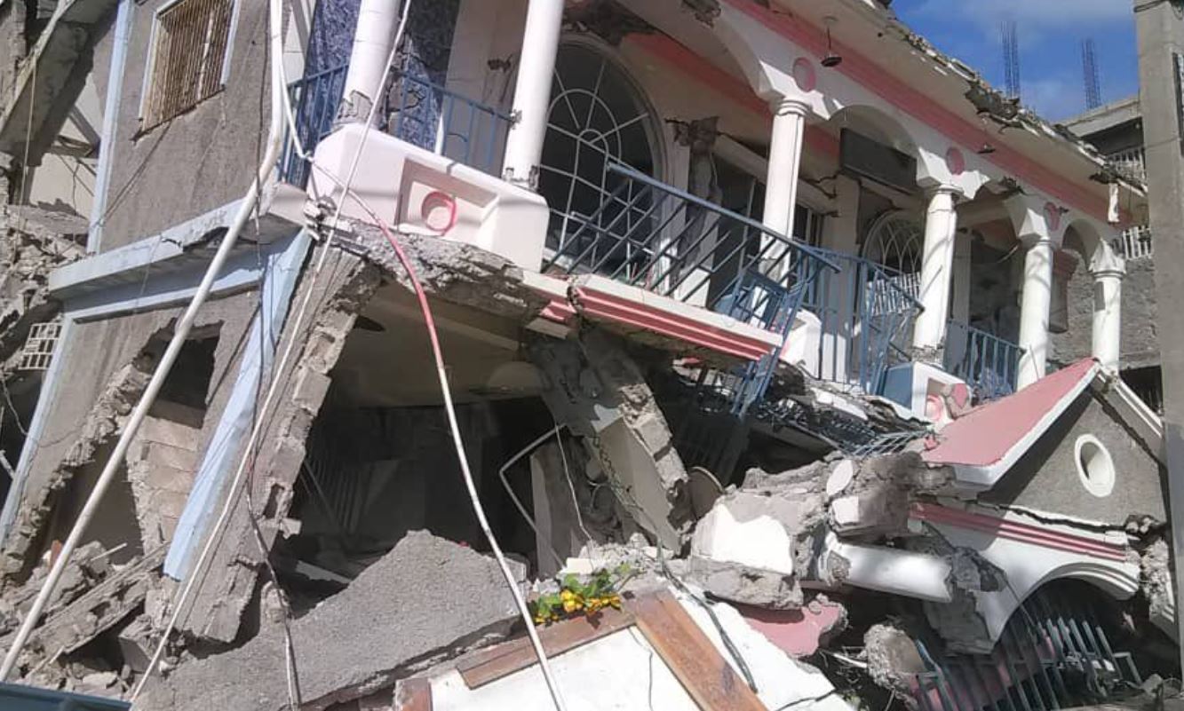 Número de mortes em terremoto no Haiti sobe para 227; veja vídeos da destruição