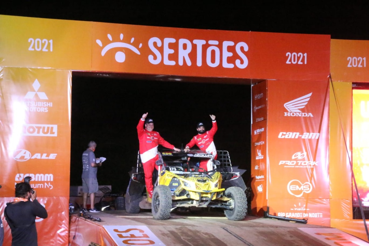 Rally dos Sertões realiza primeira largada em praia do RN
