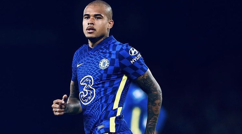 Flamengo paga R$ 3 milhões e acerta empréstimo de Kenedy por uma temporada