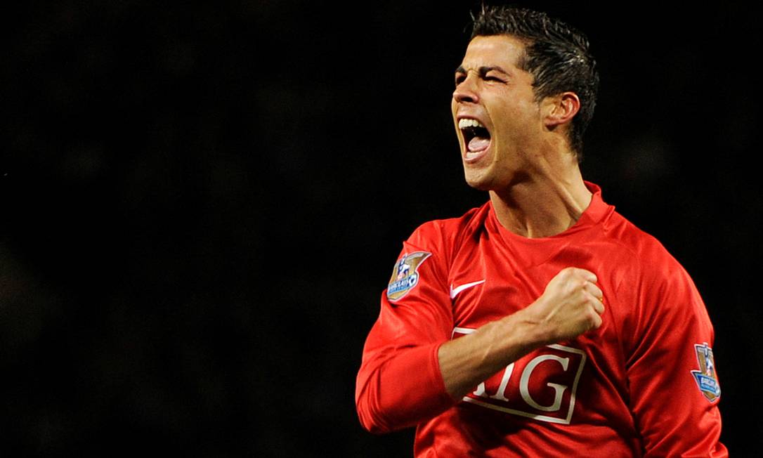 Manchester United anuncia a contratação de Cristiano Ronaldo