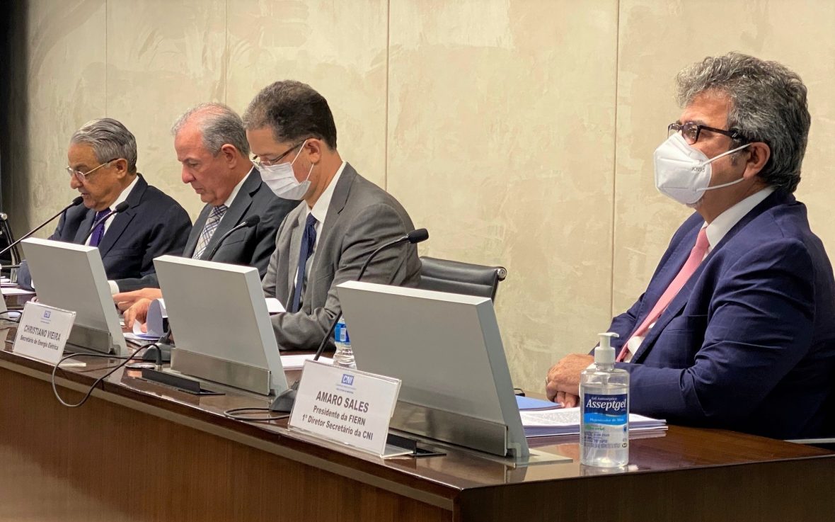 Presidente da FIERN convida ministro das Minas e Energia para visitar o Instituto SENAI de Energias Renováveis